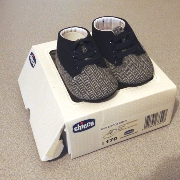 Chicco Other - Adorable CHICCO baby crib shoes - ankle - size 170